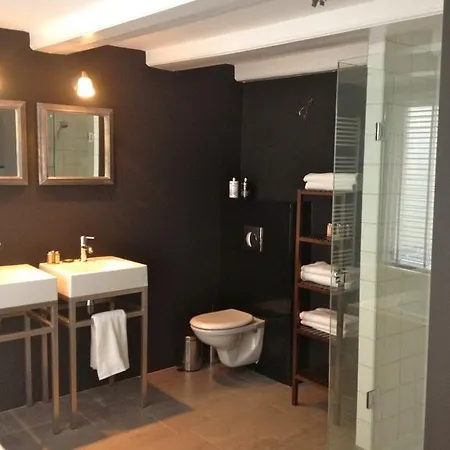 فندق مبيت وإفطار Bij Tijn Op De Gracht