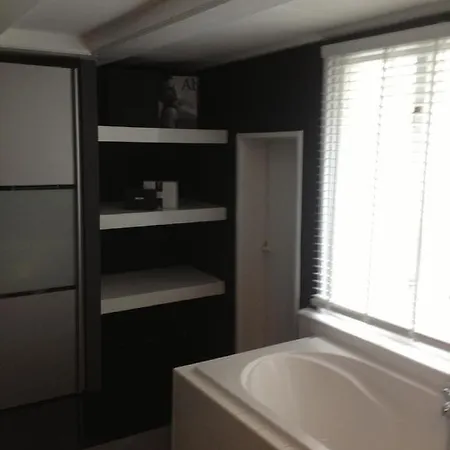 Bij Tijn Op De Gracht Bed and Breakfast *