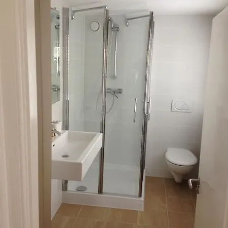 Alojamento de Acomodação e Pequeno-almoço Bij Tijn Op De Gracht Amesterdão