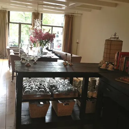 Bij Tijn Op De Gracht Amesterdão