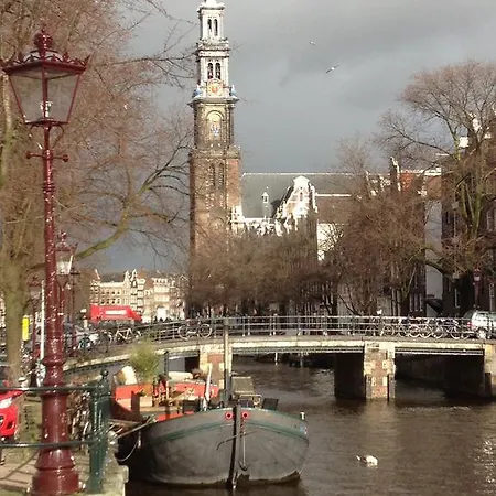 Alojamento de Acomodação e Pequeno-almoço Bij Tijn Op De Gracht Amesterdão