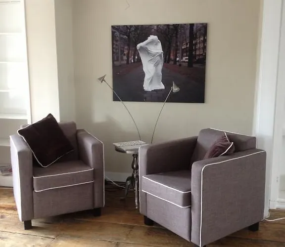 Couette-café Bij Tijn Op De Gracht Amsterdam