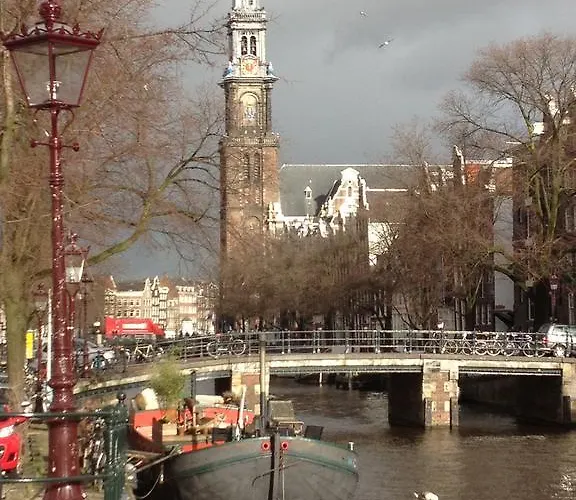 Couette-café Bij Tijn Op De Gracht Amsterdam
